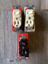 1950'S 60'S　アメリカ製　Slater Electric INC.　コンビネーション　アウトレット　コンセント　OUTLET　トグルスイッチ　レバースイッチ　壁スイッチ　アース付き　ベークライト　NOS　デッドストック　箱付き　アンティーク　ビンテージ