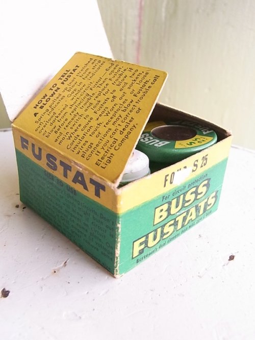 other photographs.1: アンティーク　アメリカ製　BUSS FUSTATS　NOT JUST A FUSE　ソケット型ヒューズ　FOUR S 25　箱入りデッドストック　ビンテージ　その1