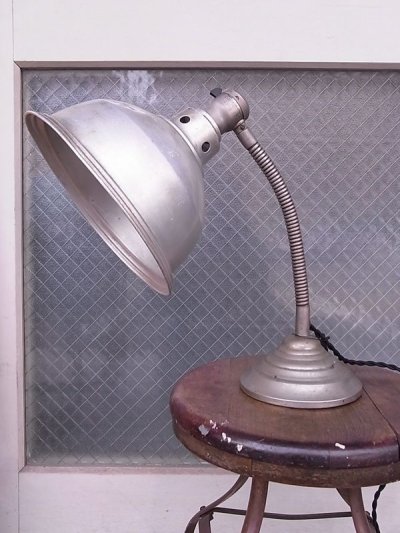 画像2: アンティーク　マシーンエイジ　1灯　インダストリアル　テーブルランプ　メタルシェード　ビンテージ