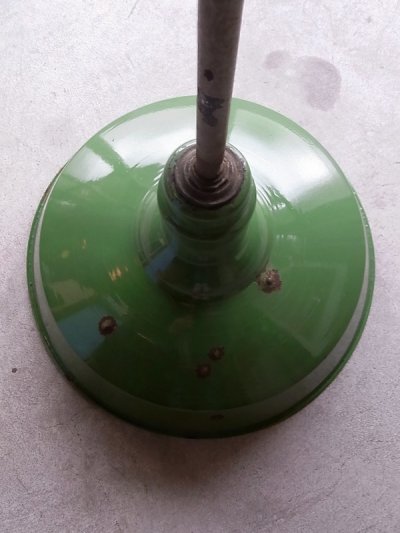 画像4: アンティーク　1920'S 30'S　factory lamp　salvage from Packard Automotive Plant　インダストリアルシーリングライト　ガスステーションランプ　ホーローメタルシェード　琺瑯　ペンダントランプ　1灯　グリーン　シャフト付　ビンテージ　その7
