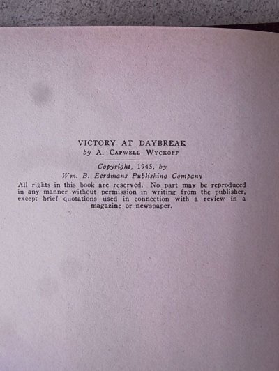 画像4: アンティーク　洋書　VICTORY AT DAYBREAK　1945　本　古書　Disney　ビンテージ