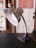 画像1: アンティーク　マシーンエイジ　1灯　インダストリアル　テーブルランプ　メタルシェード　スイッチ付き　ビンテージ (1)