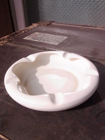 画像1: 灰皿　アッシュトレイ　ホワイト　セラミック　アンティーク　ビンテージ