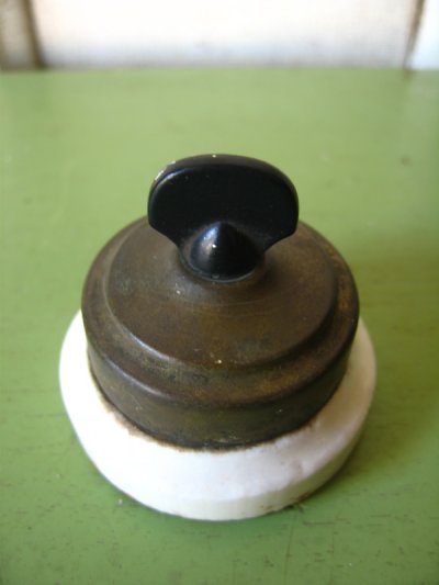 画像1: アメリカ製　サーフェイススイッチ　ターンスイッチ　真鍮　ポーセリン　アンティーク　ビンテージ