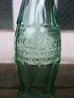 画像6: 80'S　エンボスボトル　SODA BOTTLE　ソーダボトル　ポップボトル　ガラス瓶　コカコーラ　COKE　色つきガラス　王冠付き　アンティーク　ビンテージ