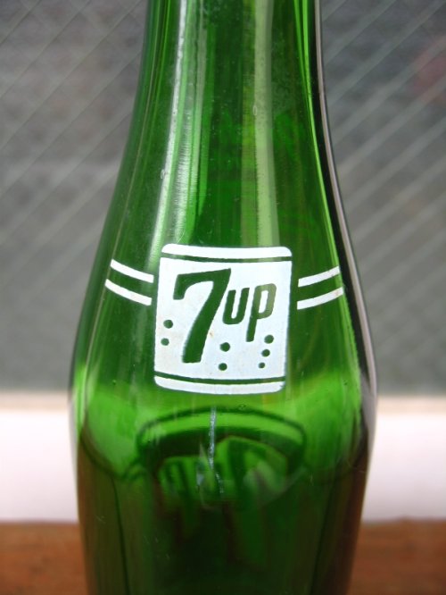 other photographs.2: 1960'S　SODA BOTTLE　ソーダボトル　ポップボトル　ガラス瓶　セブンアップ　7up　アドバタイジング　アンティーク　ビンテージ