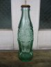 画像1: 80'S　エンボスボトル　SODA BOTTLE　ソーダボトル　ポップボトル　ガラス瓶　コカコーラ　COKE　色つきガラス　王冠付き　アンティーク　ビンテージ (1)