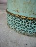 画像8: ダストボックス　トラッシュカン　trash can　ゴミ箱　メタル　ハンドペイント　花柄　蓋付き　取手付き　アンティーク　ビンテージ