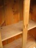 画像10: カップボード　カントリー　ウッドキャビネット　水屋　食器棚　上2段　下2段　2列ドロワー　ウッド　メッシュ　ポーセリン　アンティーク　ビンテージ