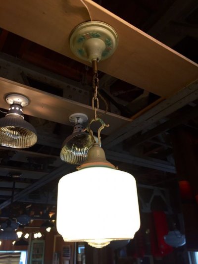 画像2: アンティーク　1930年代　装飾付ミルクガラスシェード　 ペンダントランプ　1灯　シーリングライト　装飾　ビンテージ