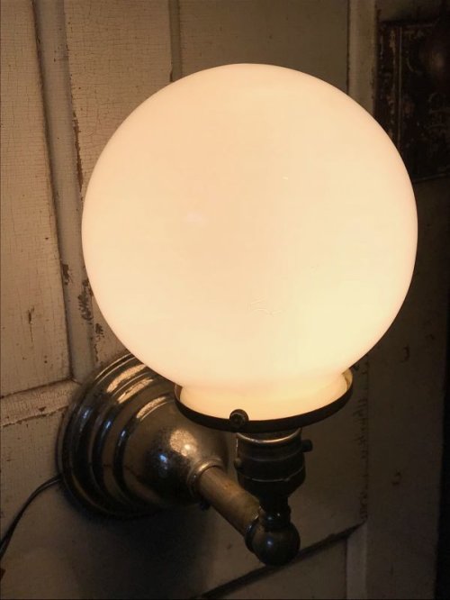 other photographs.1: 1930年代　1930'S　ウォールマウントブラケットライト　1灯　ミルクガラスシェード　真鍮　クロームメッキ　アンティーク　ビンテージ