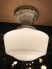 画像1: 1930’S　1940’S　ミルクガラスシェード　シーリングライト　フラッシュマウント　1灯　スクールハウスシーリング　真鍮　アンティーク　ビンテージ (1)