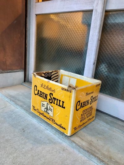 画像2: 1960’S 70'S　アドバタイシング　BOX　ダンボール　リカー　バーボン　CABIN STILL　Bourbon　店舗ディスプレイに　アンティーク　ビンテージ
