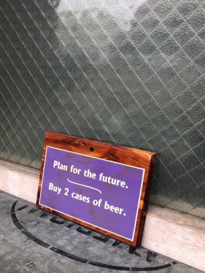 画像1: 将来の計画　BUY 2 CASE OF BEER　ジョーク　アメリカン　メッセージボード　ウッド　壁掛け　ウォールオーナメント　アンティーク　ビンテージ
