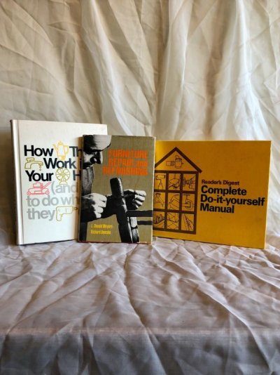 画像2: 1970's　ファニチャーリペア&DIY本　3冊set　洋書　Complete Do-it-yourself Manual　How Things Work in YOUR HOME　FURNITURE REPAIR and REFINISHING　ビンテージブック　古本　アンティーク　ビンテージ