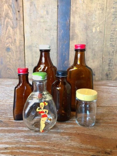 画像1: 1950'S 60'S 70'S　バラエティーセット　シロップ　ウイスキー　メディスン　ボトル　6本セット　瓶　クリアーガラス　アンバーガラス　ピンナップガール　アンティーク　ビンテージ
