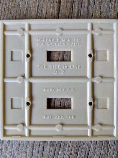 画像5: アメリカのスイッチプレート　NOS　アールデコ　1930'S　1940'S　ベークライト　アイボリー　2口　アンティーク　ビンテージ