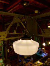 1930'S　ミルクガラスシェード　ペンダントランプ　シーリングライト　1灯　スクールハウスシーリング　大型　アーツ＆クラフツ　シャビーシック　スチール　アイアン　アンティーク　ビンテージ