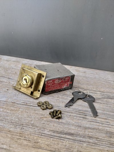 画像2: 1940'S　CORBIN　CABINET LOCK　NOS　cabinet display case　drawer lock　デッドストック　モルティスロック 　彫り込み錠　真鍮　アンティーク　ビンテージ