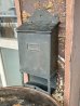 画像1: 1930'S 40'S　U.S.MAIL BOX　アメリカ　ポスト　メールボックス　新聞受け付き　ウォールマウント　店舗什器　装飾　真鍮　ブラス　銅リベット　アンティーク　ビンテージ (1)