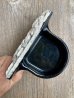 画像9: 1930'S 40'S　ウォールビルトイン　ウォールマウント　カップホルダー　マグホルダー　洗面　陶器　ポーセリン　エナメルブラック　ビンテージブランピング　PATINA　パティーナ　アンティーク　ビンテージ
