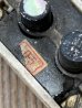画像13: 1900's 1910'S 1920’S　ARROW　TRUMBULL　ジャパンカラー プレート付き　アメリカ製　ギャングスイッチ　プッシュボタンスイッチ　壁スイッチ　プレート付き　ポーセリン　真鍮　ブラス　ジャパンドメッキ　丸スイッチ　アンティーク　ビンテージ