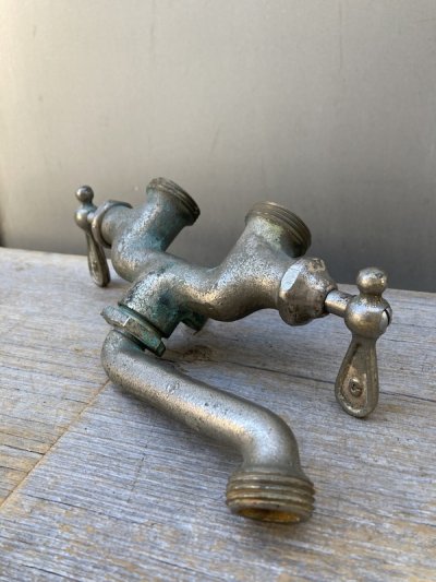 画像2: 1930'S 40'S　アールデコ　Sink faucet　水道　蛇口　混合水栓　TAP　水栓　ビンテージプランビング　レバーハンドル　COLD　HOT　真鍮　ニッケルメッキ　ニッケルカバード　ディスプレイに　実用に　アンティーク　ビンテージ