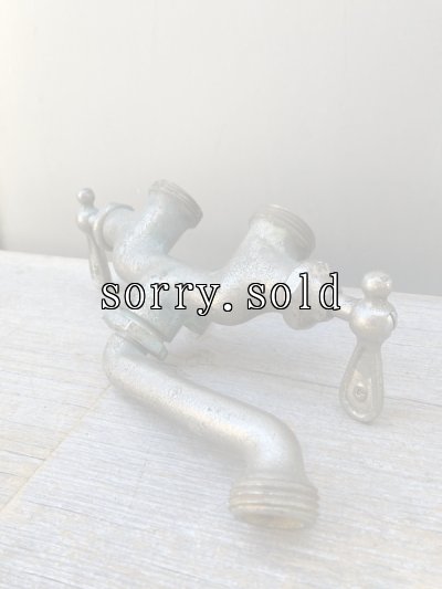 画像2: 1930'S 40'S　アールデコ　Sink faucet　水道　蛇口　混合水栓　TAP　水栓　ビンテージプランビング　レバーハンドル　COLD　HOT　真鍮　ニッケルメッキ　ニッケルカバード　ディスプレイに　実用に　アンティーク　ビンテージ