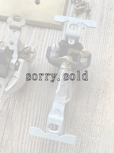 画像18: 1930'S 40'S　レア　エクセレントコンディション　BRYANT　HEMCO　BULLS EYE SWITCH-ASSY　ブルズアイスイッチ　グラスジュエル　GLASS JEWEL　レッドカットガラス　トグルスイッチ　ブラス プレート　ポーセリン　真鍮　アンティーク　ビンテージ