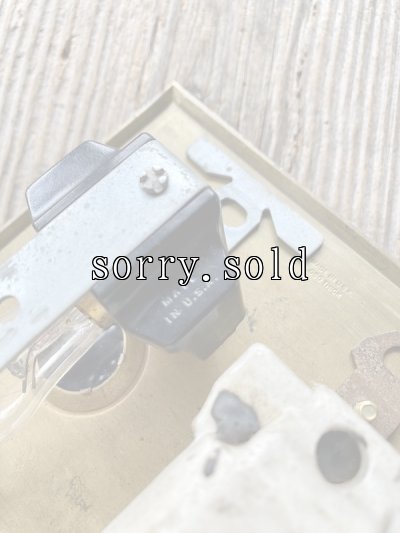 画像14: 1930'S 40'S　レア　エクセレントコンディション　BRYANT　HEMCO　BULLS EYE SWITCH-ASSY　ブルズアイスイッチ　グラスジュエル　GLASS JEWEL　レッドカットガラス　トグルスイッチ　ブラス プレート　ポーセリン　真鍮　アンティーク　ビンテージ