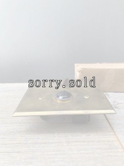 画像4: 1930'S 40'S　レア　エクセレントコンディション　BRYANT　HEMCO　BULLS EYE SWITCH-ASSY　ブルズアイスイッチ　グラスジュエル　GLASS JEWEL　レッドカットガラス　トグルスイッチ　ブラス プレート　ポーセリン　真鍮　アンティーク　ビンテージ