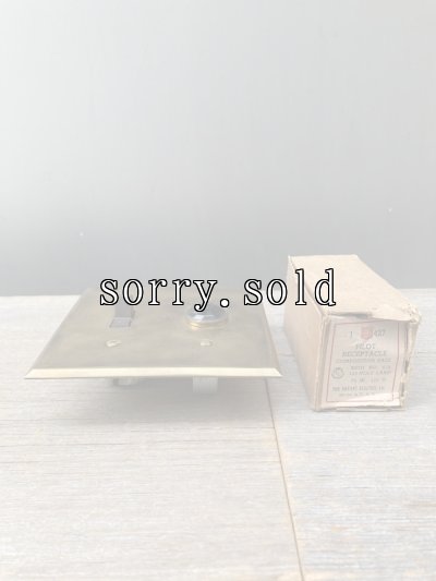 画像3: 1930'S 40'S　レア　エクセレントコンディション　BRYANT　HEMCO　BULLS EYE SWITCH-ASSY　ブルズアイスイッチ　グラスジュエル　GLASS JEWEL　レッドカットガラス　トグルスイッチ　ブラス プレート　ポーセリン　真鍮　アンティーク　ビンテージ