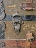 画像21: 1900'S 10'S 20'S　アンティークトランク　LOS ANGELS   トレジャーボックス　パティーナ　PATINA　宝箱　スチーマートランク　大型　レザーストラップ付　店舗什器に　アンティーク　ビンテージ