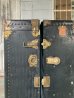 画像23: 1900'S 10'S　アメリカ製　steamer trunk　WHEARY TRUNK Co.　ワードローブトランク　カンパニーデカール付　木製ハンガー付　超大型　衣装ケース　店舗什器に　アンティーク　ビンテージ