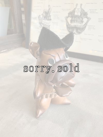 画像2: 1960'S　MID CENTURY　ナウガハイド　ビニールレザー　Jestia TKR no. 725　bulldog sheriff TOY　犬のおまわりさん　オブジェ　卓上オブジェ　日本製　アンティーク　ビンテージ