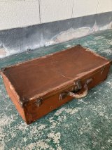 1920'S 30'S　CORBIN　シャビーシック　ペーパートランク　レザーハンドル　レザーコーナーガード　スーツケース　ラゲッジ　旅行鞄　旅　グレートジャーニー　クラシックカー　ビンテージカー　ヘミングウェイ　キューバ　撮影小物　アンティーク　ビンテージ