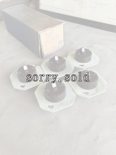 画像1: 1930'S 40'S　5PCS/SET.　５個セット　箱付デッドストック　GE　ジェネラルエレクトリック　GENERAL ELECTRIC　アメリカ　USA　NOS　サーフェイススイッチ　レバースイッチ　メタルベースプレート付　壁スイッチ　ベークライト　ポーセリン　アンティーク　ビンテージ