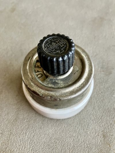 画像2: 1910'S 20'S　サーフェイススイッチ　H&H　スナップスイッチ　ターンスイッチ　真鍮　ニッケルメッキ　ポーセリン　ON/OFF　小型　アメリカ製　アンティーク　ビンテージ