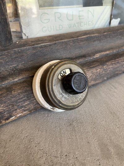 画像1: 1910'S 20'S    アーリーエレクトリック　アメリカ製　サーフェイススイッチ　PERKINS　中型　ロータリースイッチ　ターンスイッチ　ブラス　ニッケルメッキ　ON/OFF　ポーセリン　アンティーク　ビンテージ