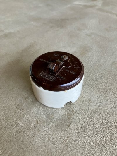 画像2: 1920'S 30'S　LEVITON　USA　アメリカ製　サーフェイススイッチ　スナップスイッチ　トグルスイッチ　レバースイッチ　ベークライト　ポーセリン　アンティーク　ビンテージ