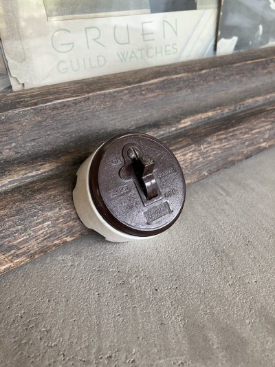 画像1: 1920'S 30'S　LEVITON　USA　アメリカ製　サーフェイススイッチ　スナップスイッチ　トグルスイッチ　レバースイッチ　ベークライト　ポーセリン　アンティーク　ビンテージ