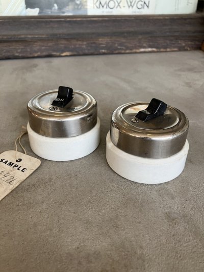 画像2: 1920'S 30'S　THE ARROW HART&HAGEMAN ELECTRIC CO.　H&H　SWITCH　アメリカ製　デッドストック　未使用展示品　セールスマンサンプル　エクセレントコンディション　サーフェイススイッチ　大型　スナップスイッチ　レバースイッチ　トグルスイッチ　ブラス　ニッケルメッキ　ポーセリン　アンティーク　ビンテージ