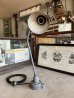 画像3: 1930'S 40'S　ワークベンチ アーティキュレイテッド アームライト　レア!!　NEW YORK CITY　RELIANCE DEVICES CO.　SWIVELIER WORK-LIGHTS　BRYANT　インダストリアルランプ　デスクランプ　タスクランプ　1灯　2アジャスター　アイアン　スチール　ブラス　ポーセリン　PATINA　ベンチマウント＆ウォールマウント　アンティーク　ビンテージ