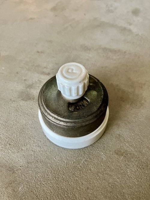 other photographs.2: 1900'S 10'S    アーリーエレクトリック　アメリカ製　サーフェイススイッチ　THE PES MFG.CO　PERKINS　大型　ロータリースイッチ　ターンスイッチ　ON/OFF　ブラス　ニッケルメッキ　ポーセリン　アンティーク　ビンテージ 