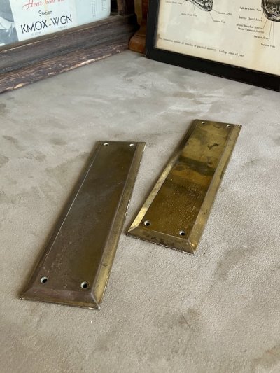 画像2: 1930'S 40'S　PATINA　パティーナ　プッシュプレート　押板　スチール　真鍮メッキ　2pcs/set　２枚セット　アンティークドアに　フロアヒンジドアなどに　ラスティーゴールド　アンティーク　ビンテージ