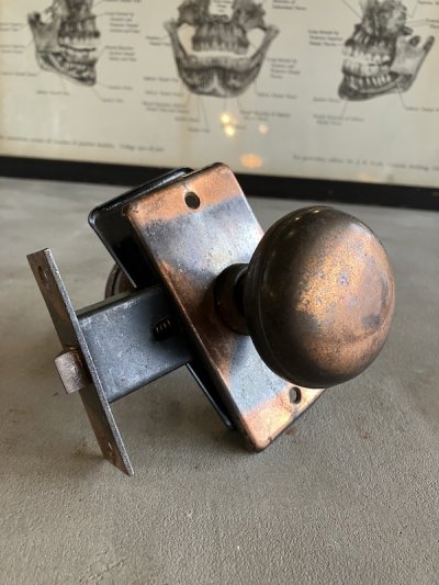 画像1: 1920'S　アーリーセンチュリー　ジャパンカラー　ジャパンドメッキ　銅メッキ　ドアノブ ラッチバック ドアストライク ドアプレート フルセット　スチール　アイアン　ブラス　アンティーク　ビンテージ