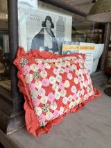 1890’S 1900'S 1910'S　ヴィクトリアン　フェザークッション　ハンドメイド　フラワーモチーフ　柄　シルク　レース　フリル　オーガンジー　赤系　アンティーク　ビンテージ　