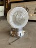 画像2: 1950'S 60'S　パウダールームランプ　LEVITON ソケット　洗面　レストルーム　トイレ　バスルームライト　ミントコンディション　ウォールマウントブラケットライト　1灯　フロスト＆リブドガラス　スチール　クロムメッキ 　アンティーク　ビンテージ (2)