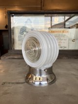 1950'S 60'S　パウダールームランプ　LEVITON ソケット　洗面　レストルーム　トイレ　バスルームライト　ミントコンディション　ウォールマウントブラケットライト　1灯　フロスト＆リブドガラス　スチール　クロムメッキ 　アンティーク　ビンテージ
