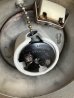 画像15: 1950'S 60'S　パウダールームランプ　LEVITON ソケット　洗面　レストルーム　トイレ　バスルームライト　ミントコンディション　ウォールマウントブラケットライト　1灯　フロスト＆リブドガラス　スチール　クロムメッキ 　アンティーク　ビンテージ